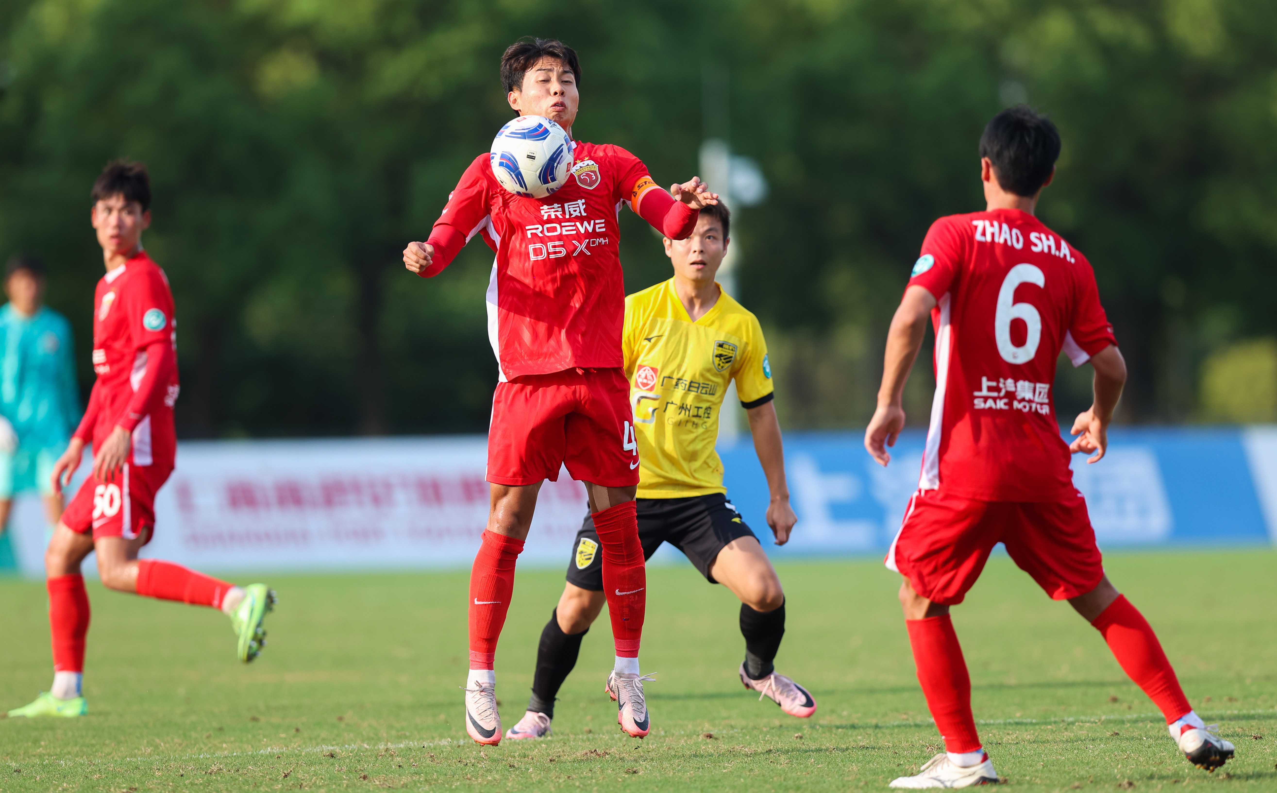 上海海港大胜广州恒大，取得联赛主场四连胜的简单介绍