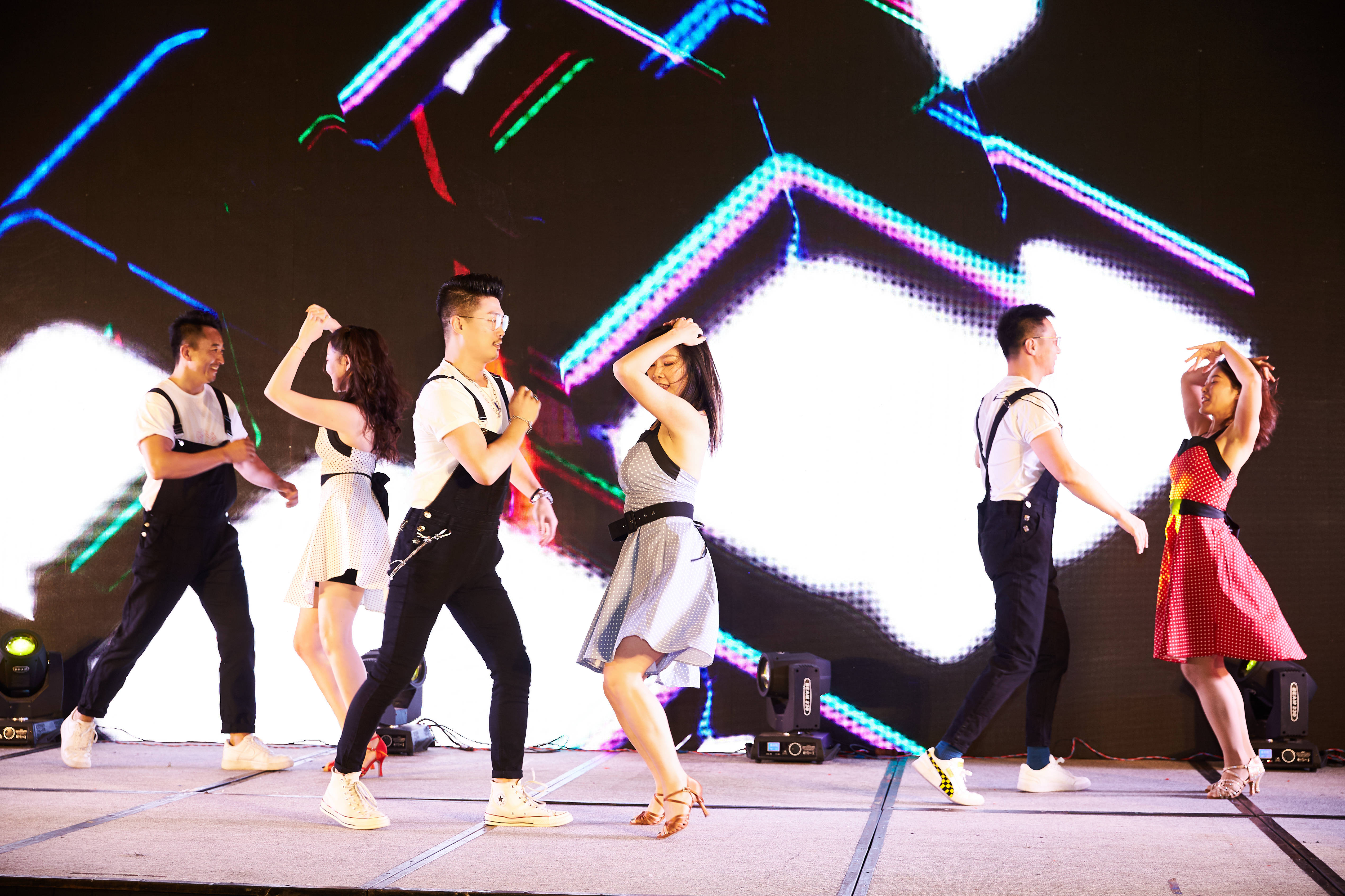 魔术尽显团队精神，主场大胜激励全队的简单介绍